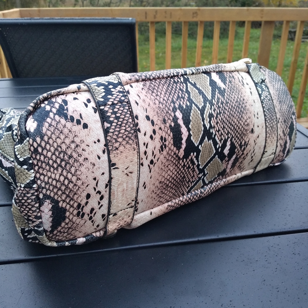 Rampage Faux Snakeskin Patterned Purse, Clean Pink Interior, Tassel Zipp… - Picture 4 of 13